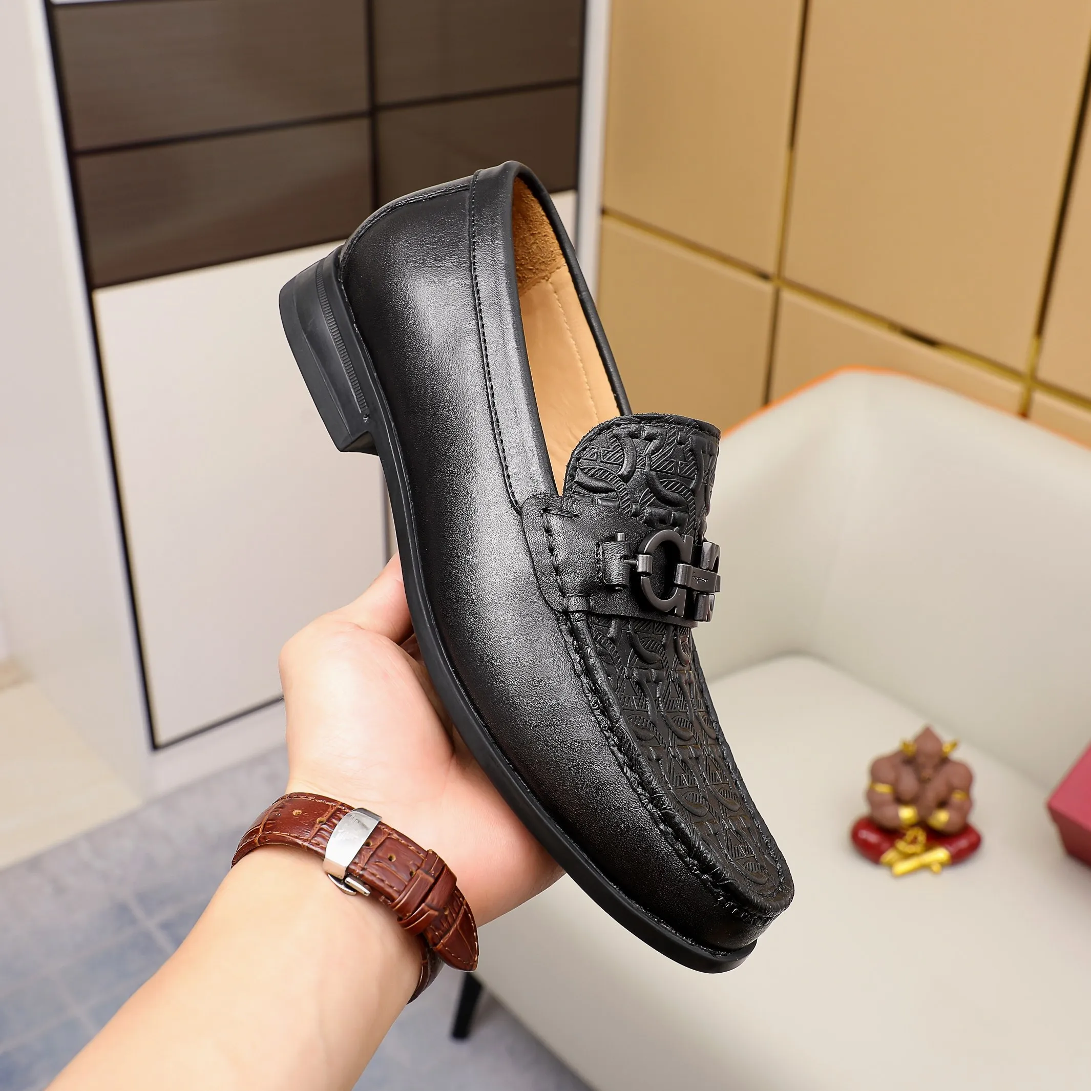 Men's clothing and shoes 💰460 🔥Ferragamo's new men's casual slip-on shoes🇨🇳Official website original 1:1 mold opening, original quality💯Fine workmanship, high-end luxury☘The upper is made of imported Italian first-layer cowhide🌴Luxury🐂leather lining🍓Rubber wear-resistant and non-slip outsole, breathable and comfortable to wear🍍The first choice for high-end men, black, size 38-45